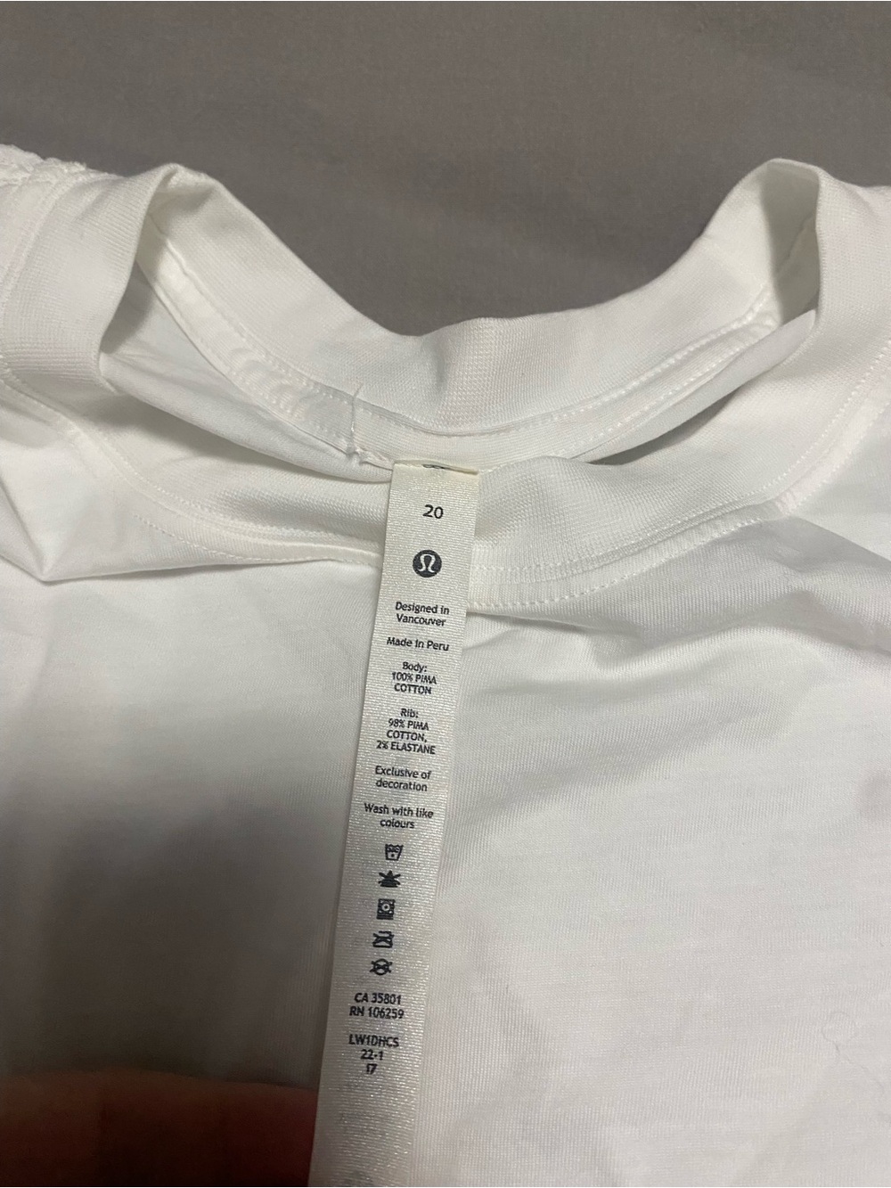 Lululemon sleeveless White Crew Neck T-Shirt crop